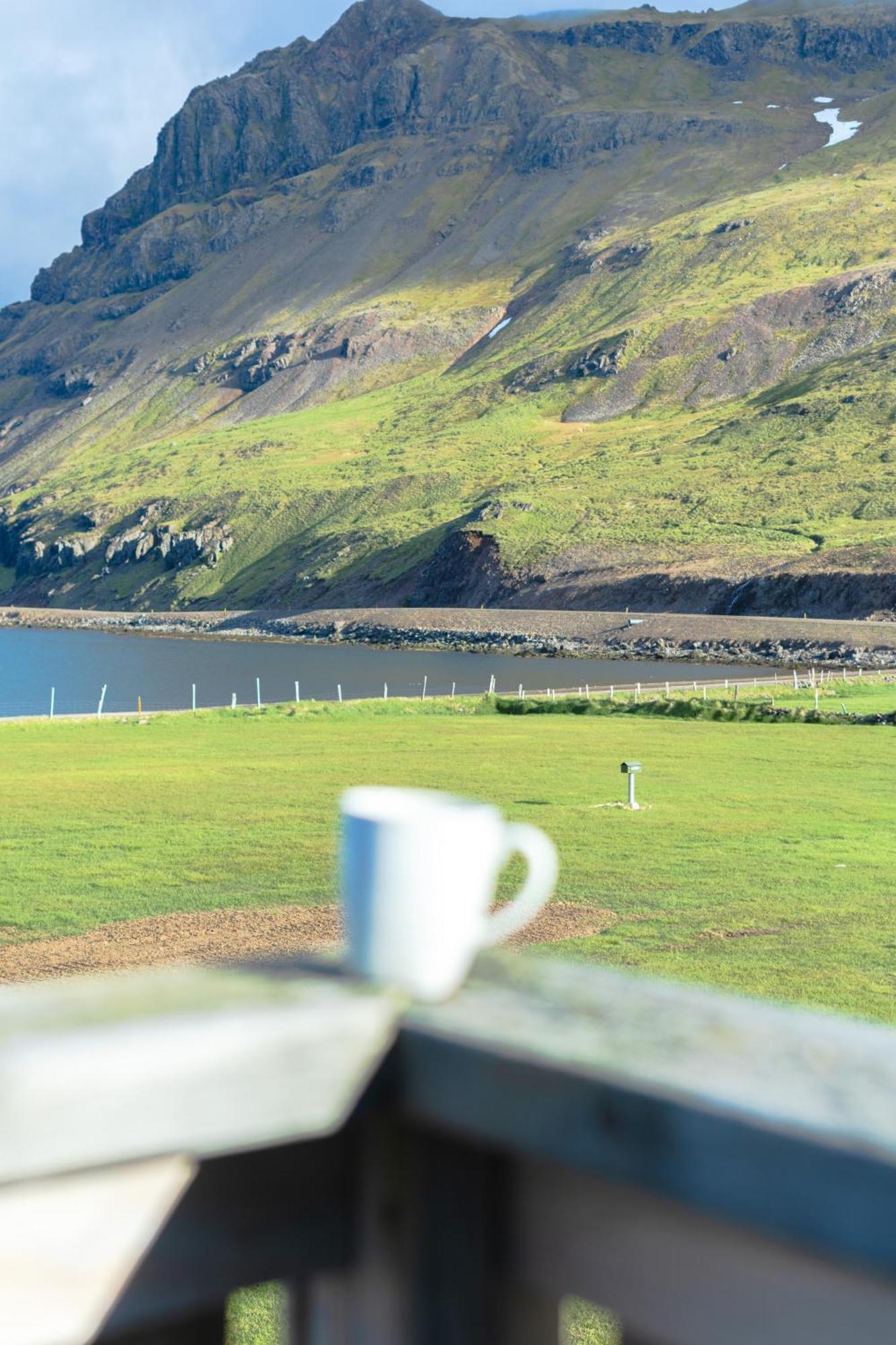 Urdartindur Guesthouse And Cottages Northurfjorthur Eksteriør billede