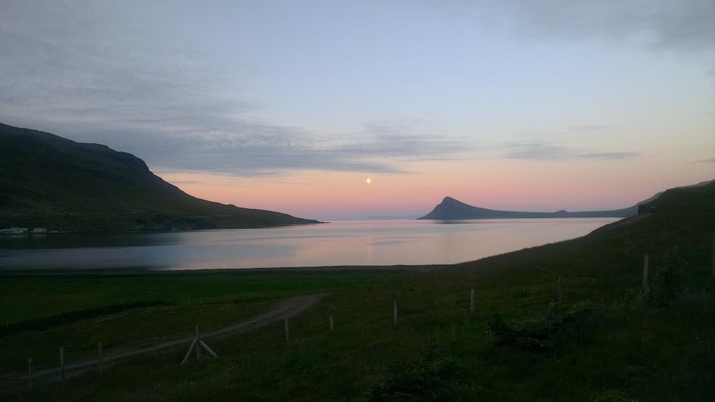 Urdartindur Guesthouse And Cottages Northurfjorthur Eksteriør billede