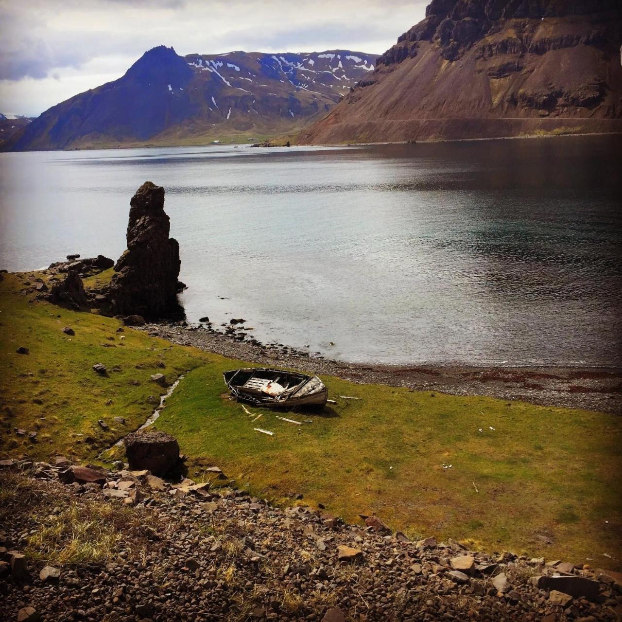 Urdartindur Guesthouse And Cottages Northurfjorthur Eksteriør billede